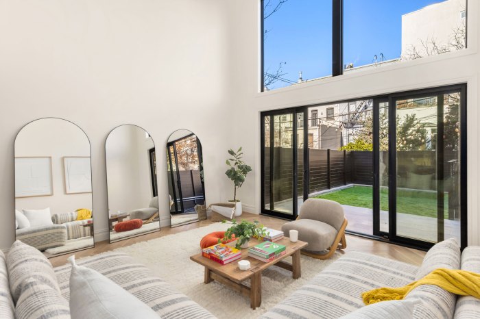 24 Lovely Living Room Staging Ideas (Photos) - Home Stratosphere 24 Lovely Living Room Staging Ideas (Photos) - Home Stratosphere